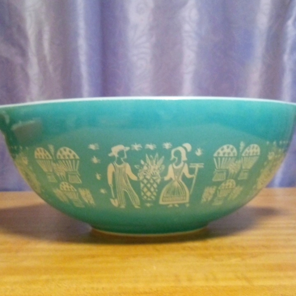 Vintage Pyrex ovenware 444 4